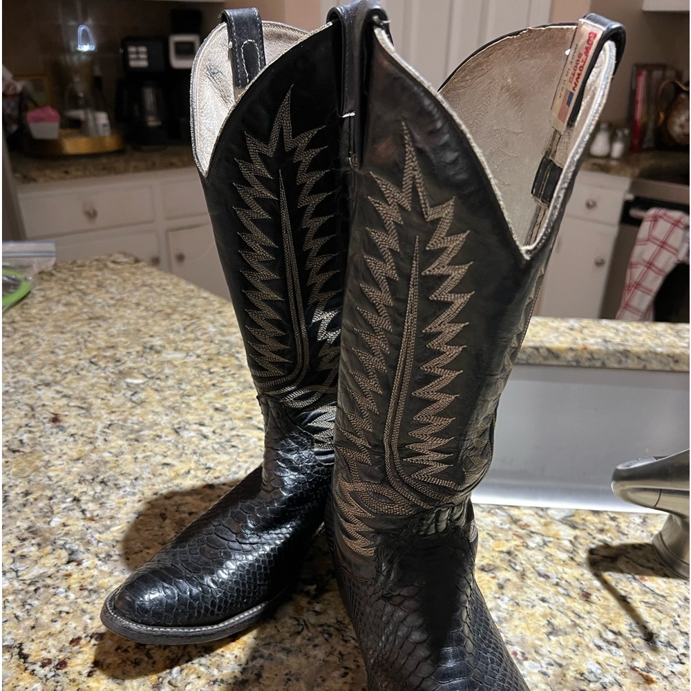 Outstanding condition. Vintage. 10.5 D. Reptile PHYTHON